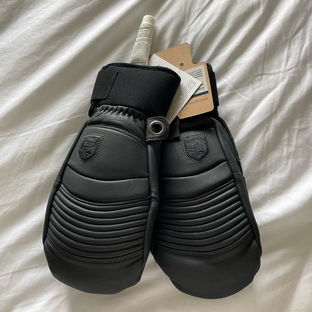 New with tags Hestra Mittens size 8